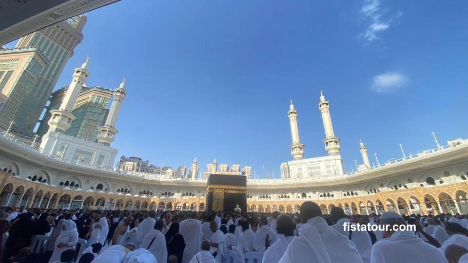 Gambaran jamaah travel haji plus dan umroh di Klaten yang profesional dan terpercaya.