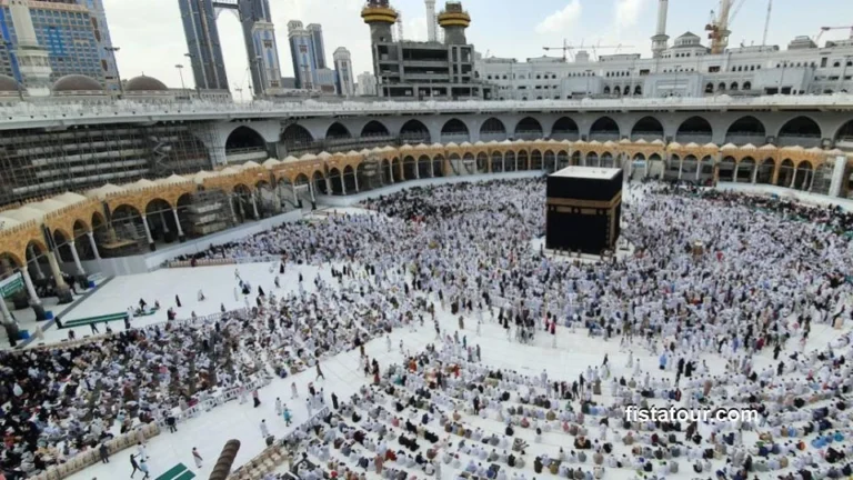 Travel haji plus dan umroh di Klaten pastikan jamaah beribadah dengan khusyuk.
