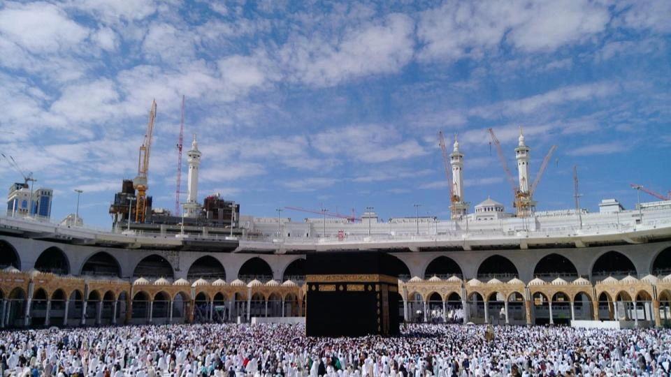 Travel Haji Plus Sukoharjo terpercaya pastikan keberangkatan ibadah haji tepat waktu.