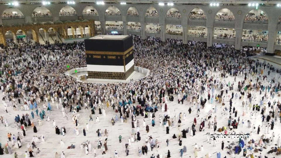 Jamaah biro haji plus Karanganyar bisa beribadah dengan aman dan nyaman.