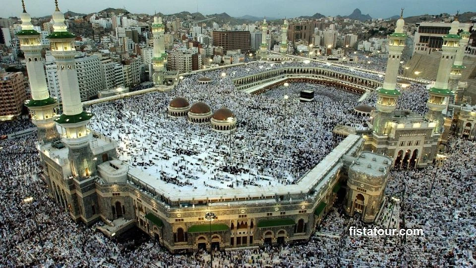 Pastikan Anda mendapatkan kenyamanan dan kekhusyukan ibadah dengan jasa travel haji khusus Sragen terbaik.