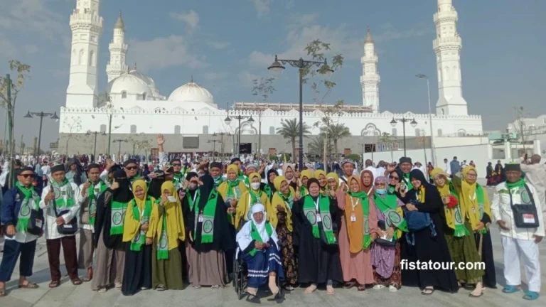 Paket umroh Klaten terbaik bisa Anda temukan bersama fistatour.