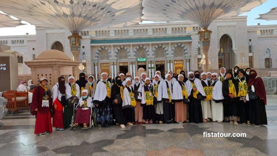 Setiap jamaah umroh fistatour juga melakukan vaksinasi, minimal 2 vaksin umroh yang diwajibkan.