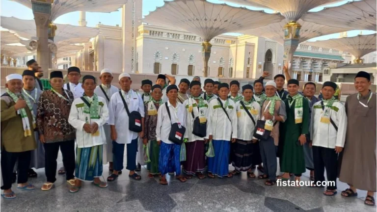 Biaya umroh Klaten yang terjangkau dari fistatour pastikan pelayanan yang maksimal dan ibadah yang tenang.