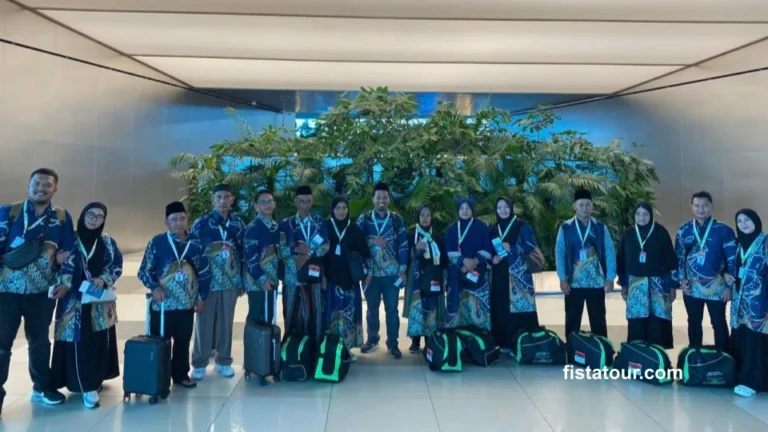 Biro umroh dekat Pedan Klaten fistatour memastikan jamaah berangkat tepat waktu.