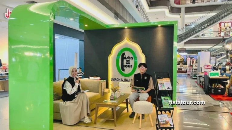Pameran Haji & Umroh Travel Fair Fistatour di Solo Square Solusi Perjalanan Ibadah Anda - Stand