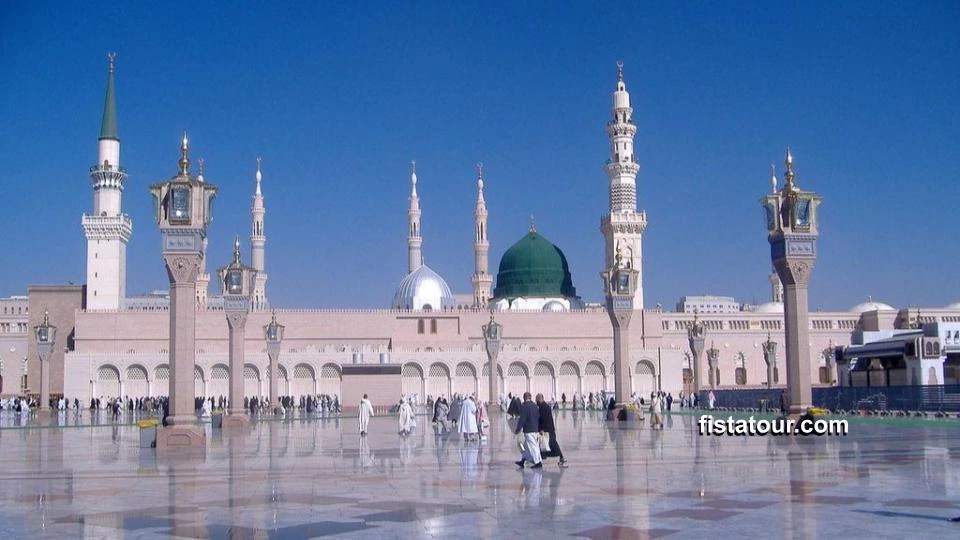 Jarak hotel madinah ke masjid nabawi yang dekat memudahkan jamaah lansia.